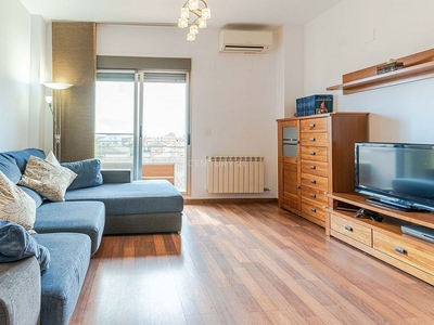 Venta de piso en calle Asturias de 3 habitaciones con terraza y garaje