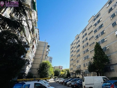 Venta de piso en Campamento de 3 habitaciones con terraza y calefacción