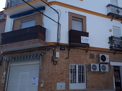 Venta de piso en Coria del Río de 4 habitaciones con terraza