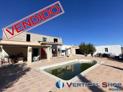 Chalet en venta en Caudete