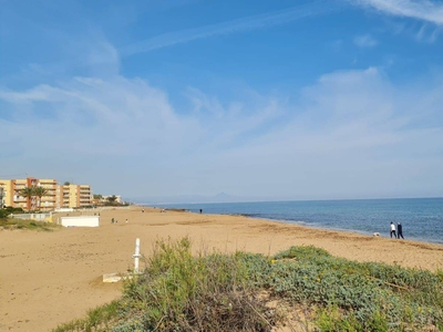 Alquiler Piso Dénia. Estudio en Carretera de las Marinas a Denia. Muy buen estado planta baja plaza de aparcamiento con terraza calefacción individual