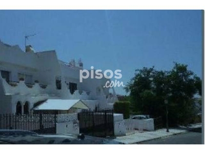 Casa adosada en venta en Calle Álora en Cabopino-Reserva de Marbella por 187.900 €