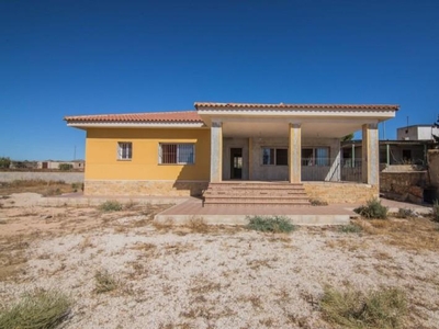 Casa con terreno en Monforte del Cid