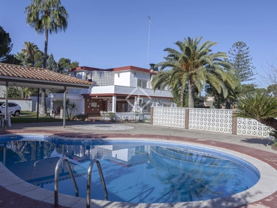 Casa / villa de 319m² en venta en La Eliana, Valencia