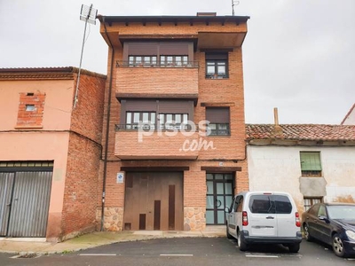 Dúplex en venta en Calle Real, cerca de Calle de la Cerrada en San Andrés del Rabanedo por 104.000 €