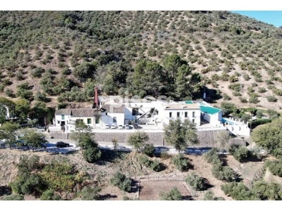 Finca rústica en venta en Zahara de la Sierra en Zahara de la Sierra por 1.900.000 €