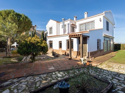 Venta Casa unifamiliar Villa de Otura. Con terraza 265 m²