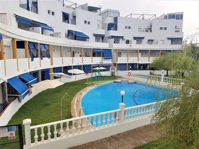 Venta de piso con piscina y terraza en Matalascañas (Almonte)