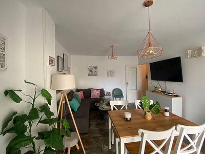 Alquiler de piso en Valdeastillas - Fuentezuelas de 1 habitación con terraza y muebles