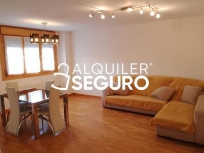 Alquiler de piso en Zabalgana - Ariznabarra de 3 habitaciones con garaje y muebles