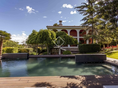 Casa / Villa de 600m² con 2,600m² de jardín en venta en El Bosque / Chiva