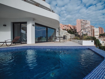 Dúplex en venta en Cala de Finestrat de 3 habitaciones con terraza y piscina