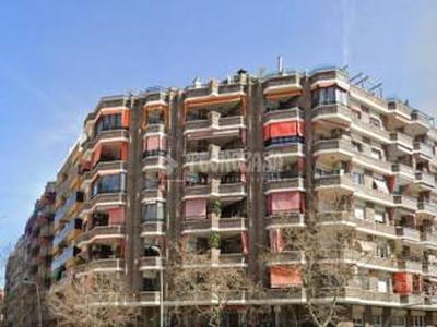 Piso de cuatro habitaciones Calle Industria 326, El Camp de l'Arpa del Clot, Barcelona