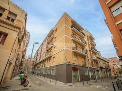 Piso de tres habitaciones 71 m², Sant Andreu, Barcelona