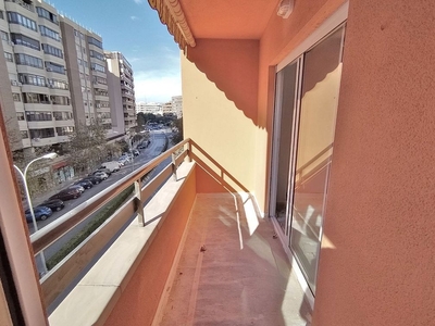 Piso en alquiler en Ensanche - Diputación de 4 habitaciones con terraza y aire acondicionado