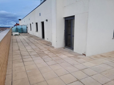 Venta de ático en Avda. Valladolid - Barriada Yagüe de 4 habitaciones con terraza y garaje