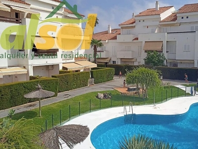 Venta de ático en Costa Ballena Golf de 3 habitaciones con terraza y piscina
