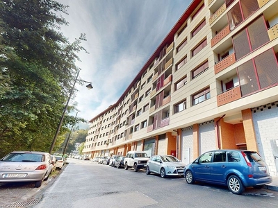 Venta de piso en Alonsotegi de 2 habitaciones con terraza y garaje