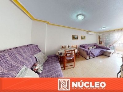 Venta de piso en Centro - Torrevieja de 1 habitación con terraza y balcón