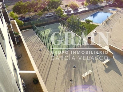 Venta de piso en Santa Cruz - Industria - Polígono Campollano de 3 habitaciones con piscina y garaje
