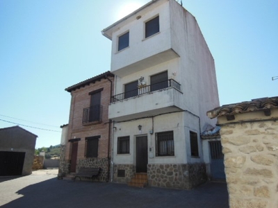 Casa en C/ Barrio Arriba, Navamorcuende (Toledo)