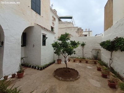 Casa en Venta en Es Castell, Menorca, distribuida en 3 vivienda.