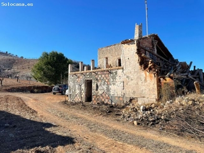 Cortijo con terreno de 14 hectáreas en Nogalte