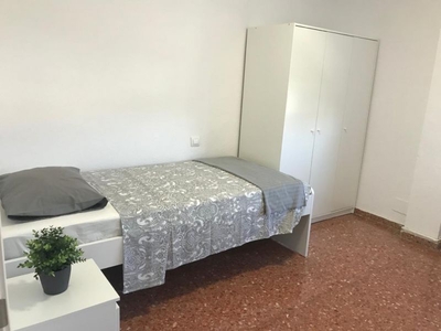 Habitaciones en C/ Vicente la Roda, València Capital por 330€ al mes