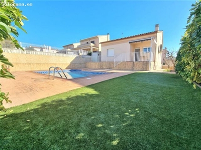 Magnifica casa individual con piscina.