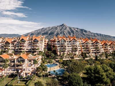 Piso ático en venta en Los Naranjos, Marbella