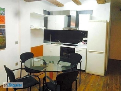 Apartamento junto a la Plaza de la Virgen , amueblado con ascensor.