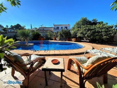 Casa con piscina privada y gran terraza