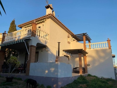 Chalet to rent in Riviera del Sol, Mijas -