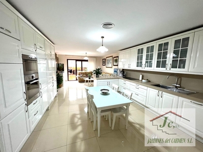 Casa independiente en venta en Centro, Nerja