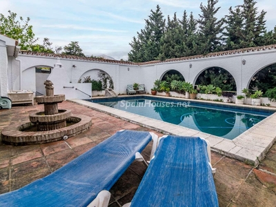Villa independiente en venta en Guadalobón, Estepona