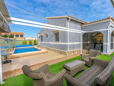 Villa independiente en venta en Los Almendros-La Florida, Orihuela