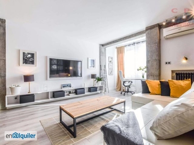 Estupendo y luminoso apartamento amueblado, de 85 m2 y 1 dormitorio; próximo al metro Plaza Castilla