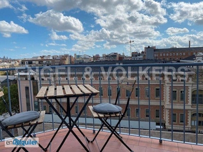 Exclusivo piso con terraza, amueblado en Calle Casanova