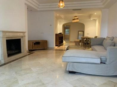 Flat to rent in Nagüeles, Marbella -