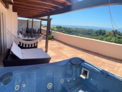 Penthouse flat to rent in Sierra Blanca, Marbella -