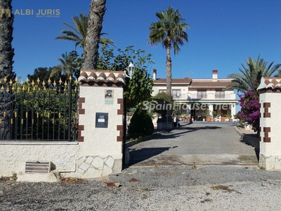 Villa en venta en Elche