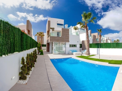 Villa en venta en Urbanizaciones, Guardamar del Segura