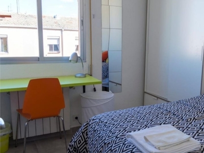 Se alquila habitación en piso de 4 habitaciones en Usera, Madrid