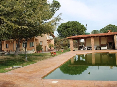Venta Casa unifamiliar Fuente el Saz de Jarama. Buen estado plaza de aparcamiento con terraza 450 m²