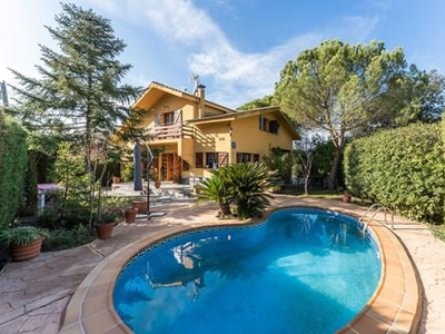 casa en venta con piscina y vistas