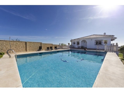 Finca en venta en Estepona | CABANILLAS PROPIEDADES