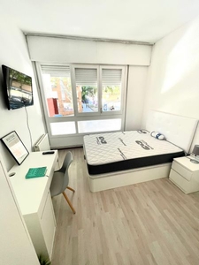 Habitaciones en C/ Dr. Ferran, Barcelona Capital por 700€ al mes