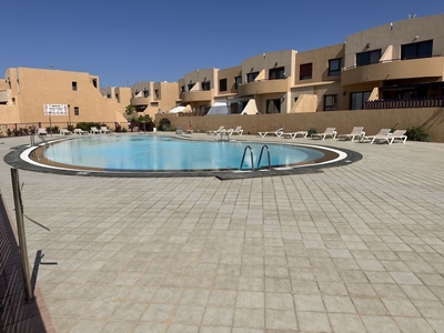 Venta de piso con piscina y terraza en Antigua, Urbanizacion 