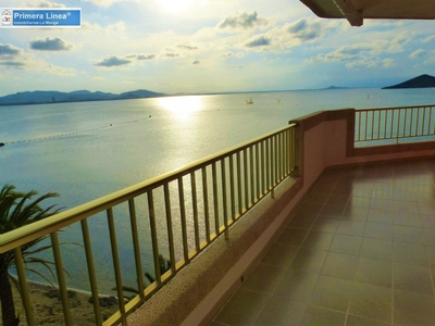 Venta de piso con piscina y terraza en La Manga del Mar Menor (Cartagena), La Entrada