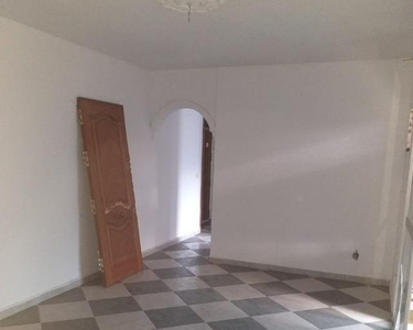 Venta de piso con terraza en S. Bernardo-Menéndez Pelayo (Sevilla)